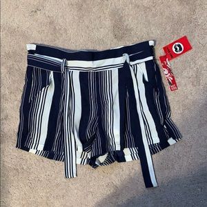 Navy blue/white tie shorts